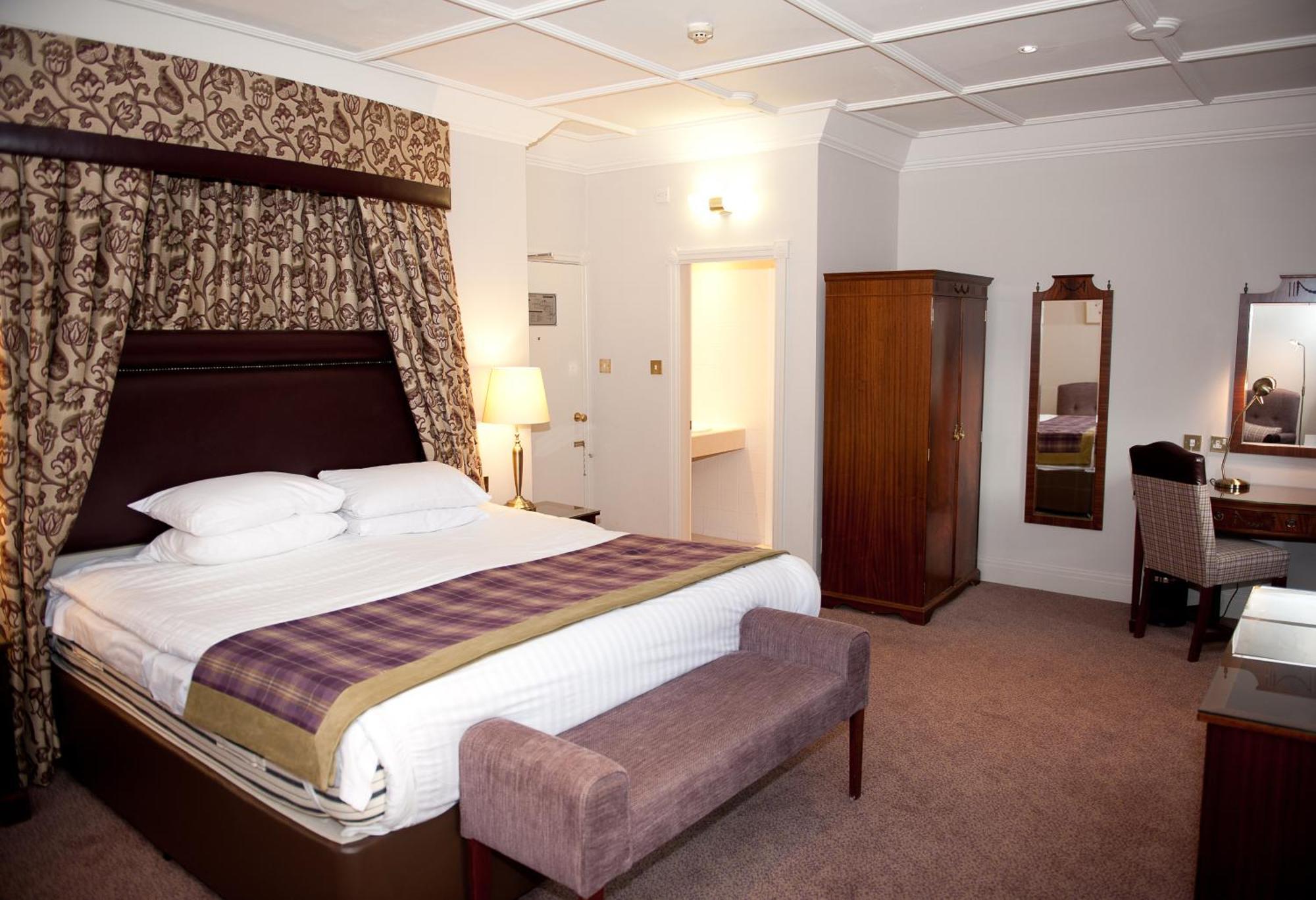 The Lymm Hotel Экстерьер фото