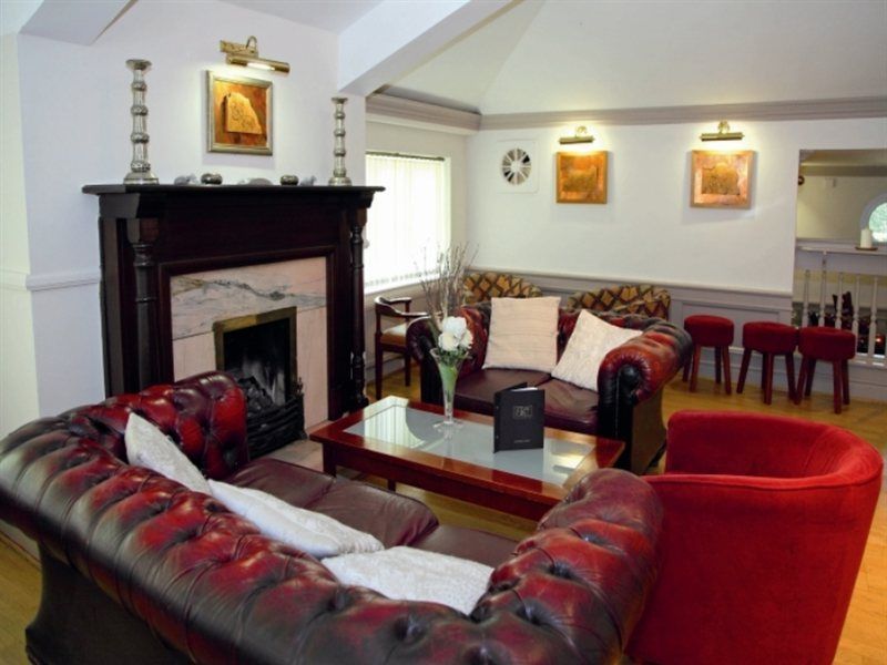 The Lymm Hotel Экстерьер фото