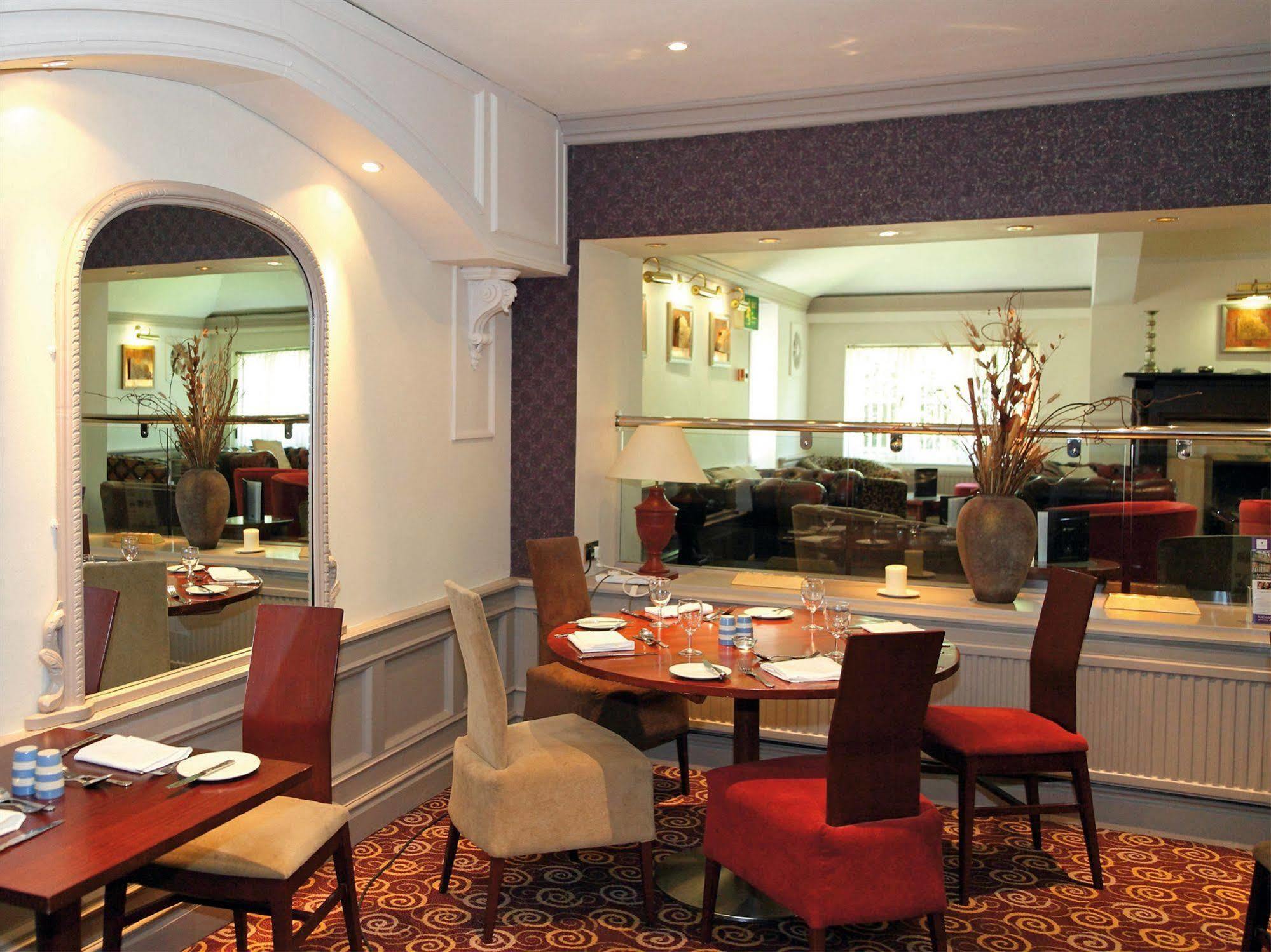 The Lymm Hotel Экстерьер фото