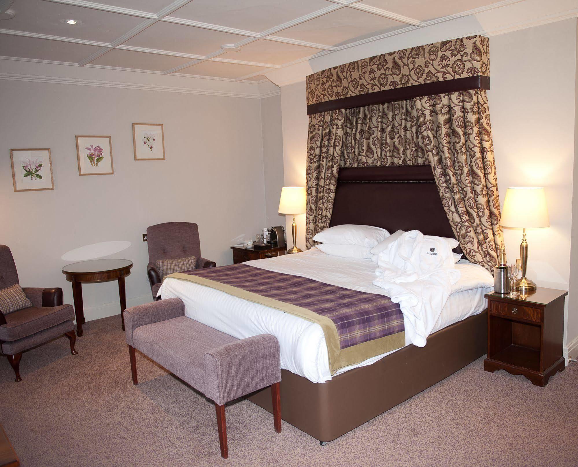 The Lymm Hotel Экстерьер фото