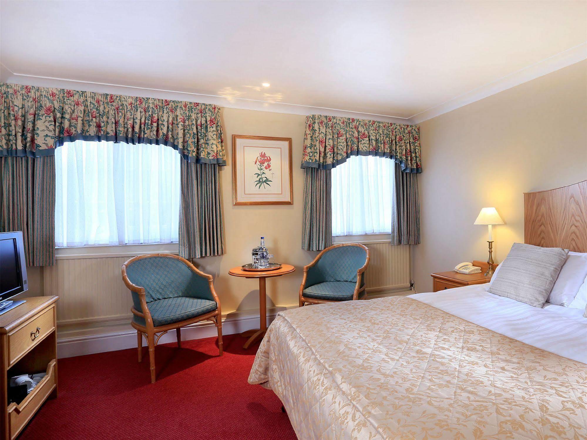 The Lymm Hotel Экстерьер фото