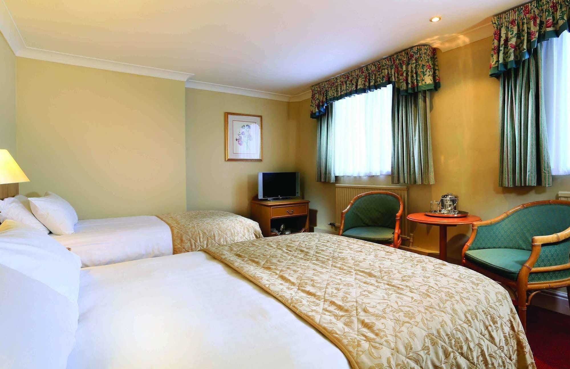 The Lymm Hotel Экстерьер фото