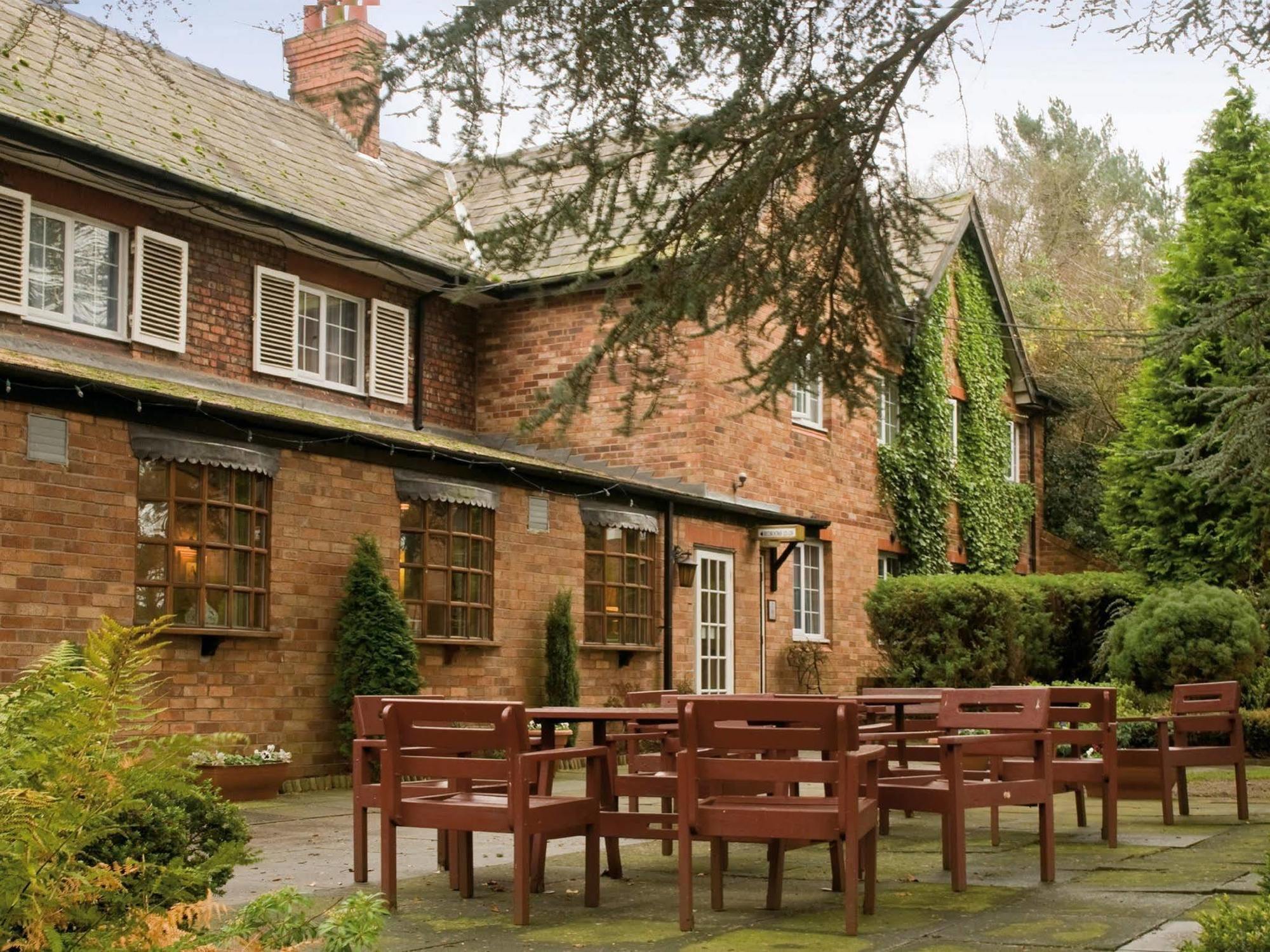 The Lymm Hotel Экстерьер фото