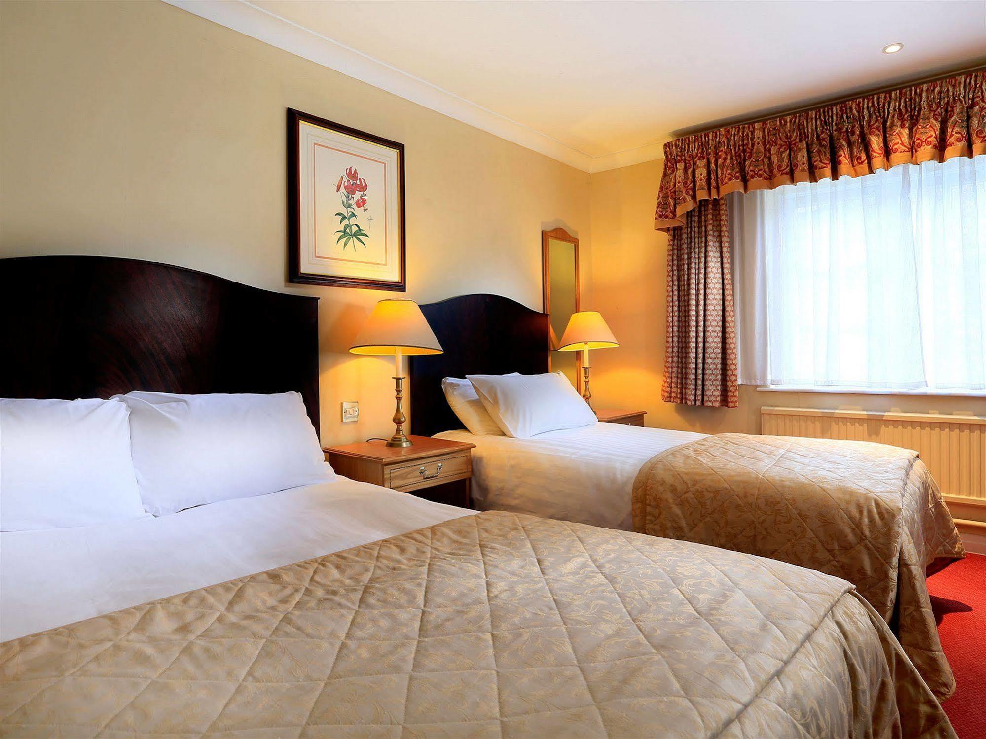 The Lymm Hotel Экстерьер фото